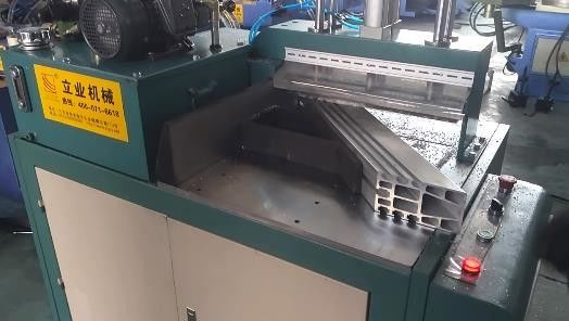 L505 3KW モーターパワー 窓ドアコーナー用 アルミソー切断機